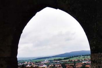 Výhled z hradu na město (2002 ©Jiří Cukr)