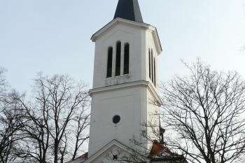 severozápadní průčelí kostela (© Jaroslav Valečka, 01/2012)