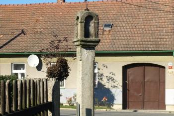 boží muka v Třešťské ulici ( © Milan Caha 09/2011)