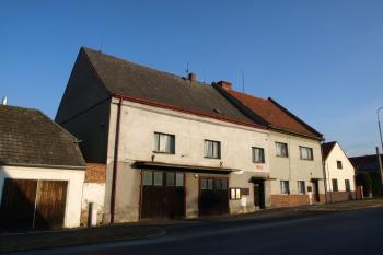 bývalá synagoga a židovská škola ( © Milan Caha 02/2012)
