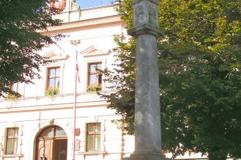 Boží muka ve Zlonicích u Slaného. (© Pavel Vítek  08/2026)