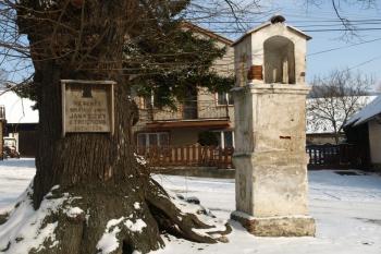 boží muka na návsi ( © Milan Caha 02/2012)
