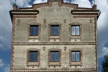 průčelí mlýna od vesnice (© Milan Caha 07/2010)