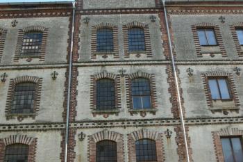 boční průčelí ( © Milan Caha 07/2010)