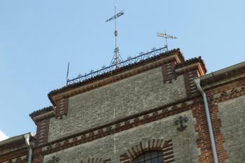 boční průčelí - detail ( © Milan Caha 07/2010)