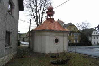 východní stěna kaple s trojbokým uzávěrem (© Jaroslav Valečka, 02/2012)