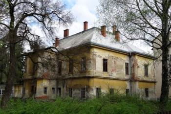 zahradní průčelí zámku ( © Jan P. Štěpánek 05/2015)