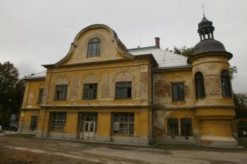 Neobarokní zámek v Brankách (© Pavel Lasztovicza, 10/2016)