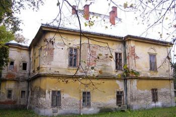 Panorama zámku od silnice ( © Jan P. Štěpánek 10/2007)