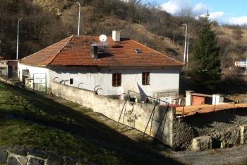 jižní strana mlýna ( © Milan Caha 03/2012)