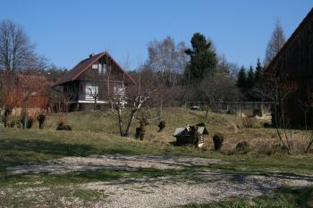 Pohled na tvrziště ( © Petr Nožička 03/2012)
