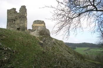 Zřicenina hradu Brníčko (© Vlastislav Mareček, 04/2011)
