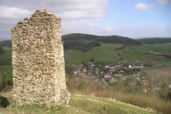 Zřicenina hradu Brníčko (© Vlastislav Mareček, 04/2011)
