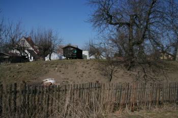 Plocha tvrziště ( © Petr Nožička 03/2012)
