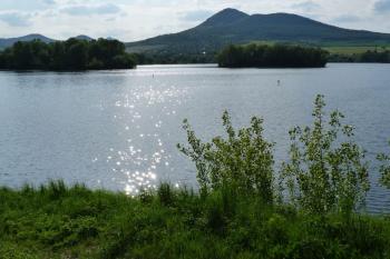 Žernosecké jezero (© František Kinař, 04/2012)