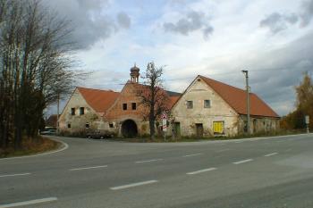 Přepřahací stanice a hostinec Veselka (© František Šrámek, 10/2005)
