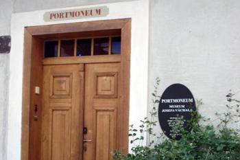 Portmoneum - vchod (© archiv Portmoneum 11/2012)
