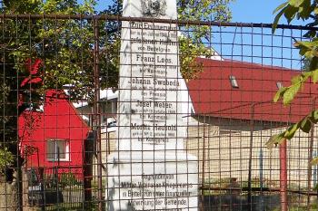 Pomník padlým z bitev let 1848 a 1866 (© Tomáš Hák, 10/2011)