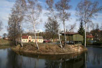 Pohled na tvrziště ( © Petr Nožička 04/2012)