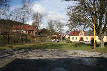 Vlastní plocha tvrziště ( © Petr Nožička 04/2012)