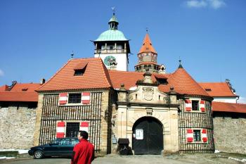 hrad Bouzov (© Bc. Pavel Becke, 04/2007)