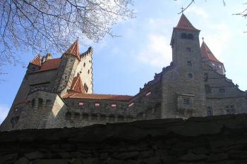 pod parkánem ( © Ondřej Štěpánek 04/2007)