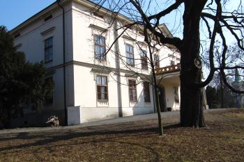 Průčelí zámku Lešná (© Ludvík Chmelka, 03/2012)