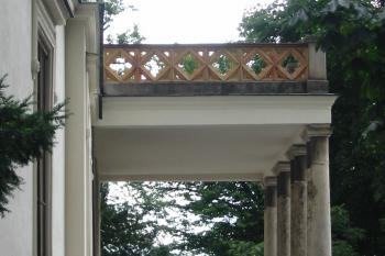 boční pohled na balkón (© D Dohňanský, 07/2015)