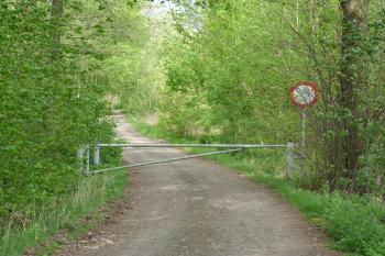přírodní rezervace Myslivna - vstupní brána u Kostelce nad Ohří (© František Kinař, 04/2012)