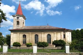 kostel od JZ (© Rodochrozit, 08/2011)