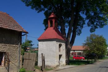 Sněhotice - kaplička (© Ivo Rozehnal, 05/2012)