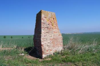 Předina - torzo Mohyly císařů (© Ivo Rozehnal, 05/2012)