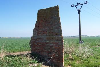 Předina - torzo Mohyly císařů (© Ivo Rozehnal, 05/2012)