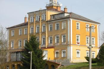 zámek od západu (© D Dohňanský, 04/2015)