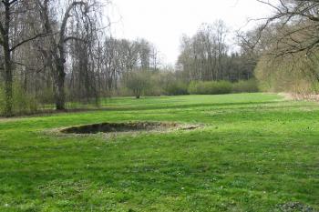 zámecký park s bývalou kašnou (© D Dohňanský, 04/2015)