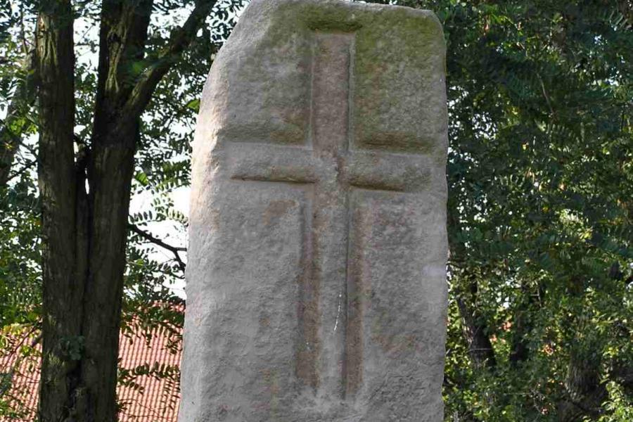 křížový kámen (smírčí kámen)