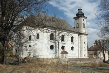 Pohled na kostel od jihozápadu (© Ilja  Smetana, 05/2012)