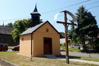 Lhota pod Kosířem - kaplička Panny Marie Pomocnice (© Ivo Rozehnal, 05/2012)