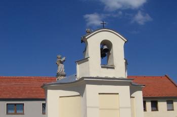 Vřesovice - kaple sv. Jana Nepomuckého - zadní pohled (© Ivo Rozehnal, 05/2012)