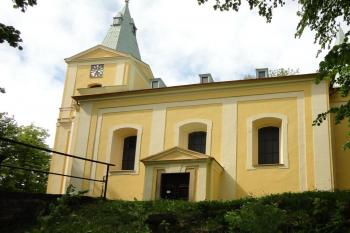 Pohled na kostel od jihu (© Ilja  Smetana, 05/2012)