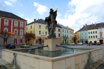 kašna na náměstí TGM (© Martin  Višňa, 04/2011)