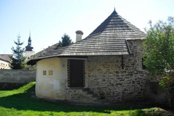 dochovaná bašta na konci Farní ul. (© Martin  Višňa, 04/2012)