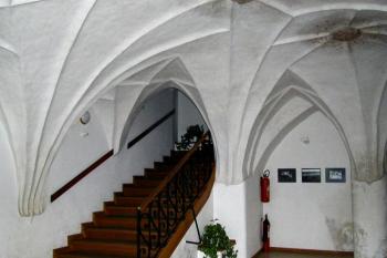 dům č. 109 - schodiště z mázhausu do patra (© Pavel Zany Komárek 2. 12. 2000)