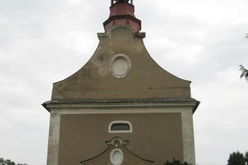 průčelí kostela od JZ (© Rodochrozit, 06/2012)