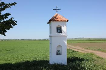 Nově natřená Boží muka (© Luděk Vláčil  05/2024)