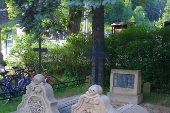 hroby portášů Jiřího a Ondřeje Křenkových (© Martin  Tlach, 06/2012)