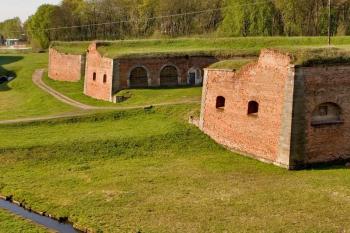 Terezín, Hlavní pevnost, areál Ravelinu č. XVIII. (© Jolana Tothová, 07/2011)