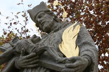 socha - sv. Jan Nepomucký, detail (© František Šrámek, 11/2006)
