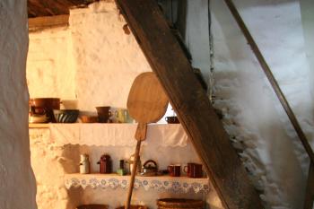 Před černou kuchyní - Nápravníkovo stavení (© Oldřich Vacek, CASTRUM o.p.s. 07/2012)