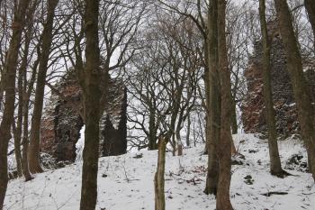 Zřícenina hradu Bradlec (© Vlastislav Mareček, 12/2013)